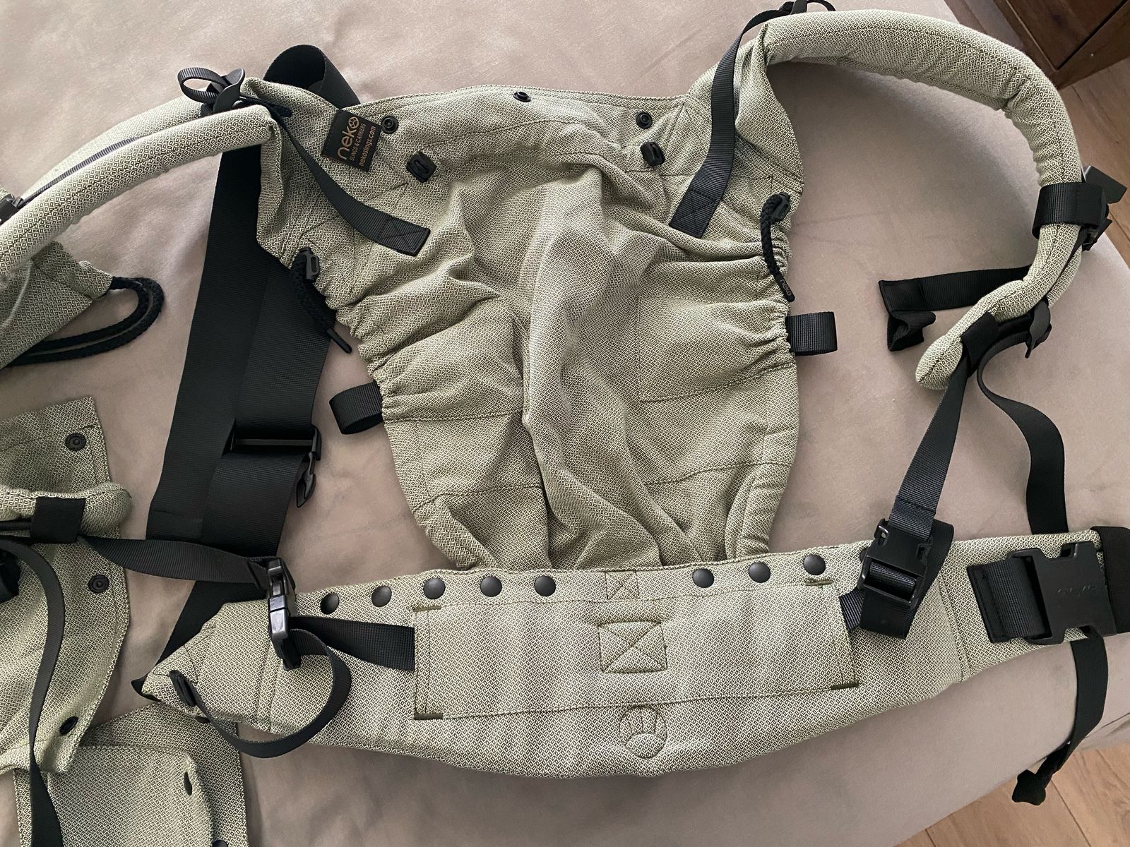 (#PG4497) Mochila ergonómica modelo Moss. Marca Neko Slings