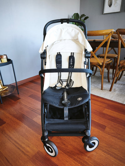 Coche Orfeo, modelo negro con techo claro. Marca Cybex (#PG5711)