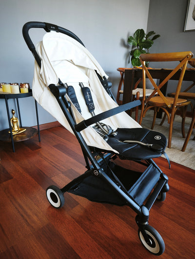 Coche Orfeo, modelo negro con techo claro. Marca Cybex (#PG5711)