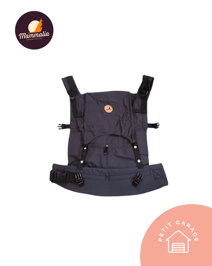 Mochila portabebé ergonómica, modelo outdoor, color azul marino. Marca Mammalia ergo (#PG5628)