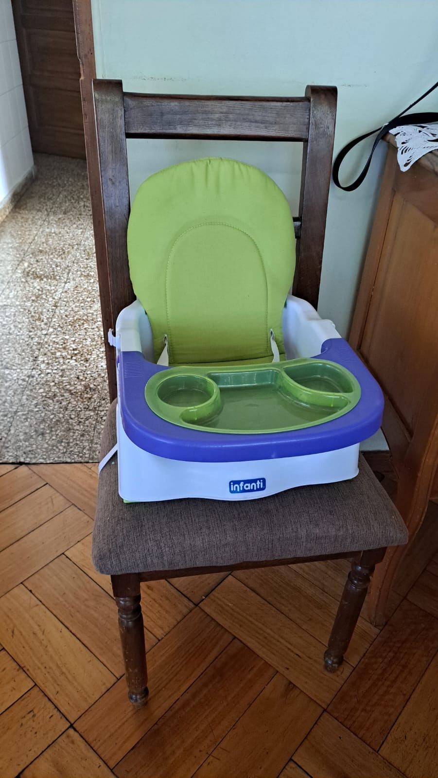 (#PG4467) Silla de comer portátil modelo Food up Green. Marca Infanti