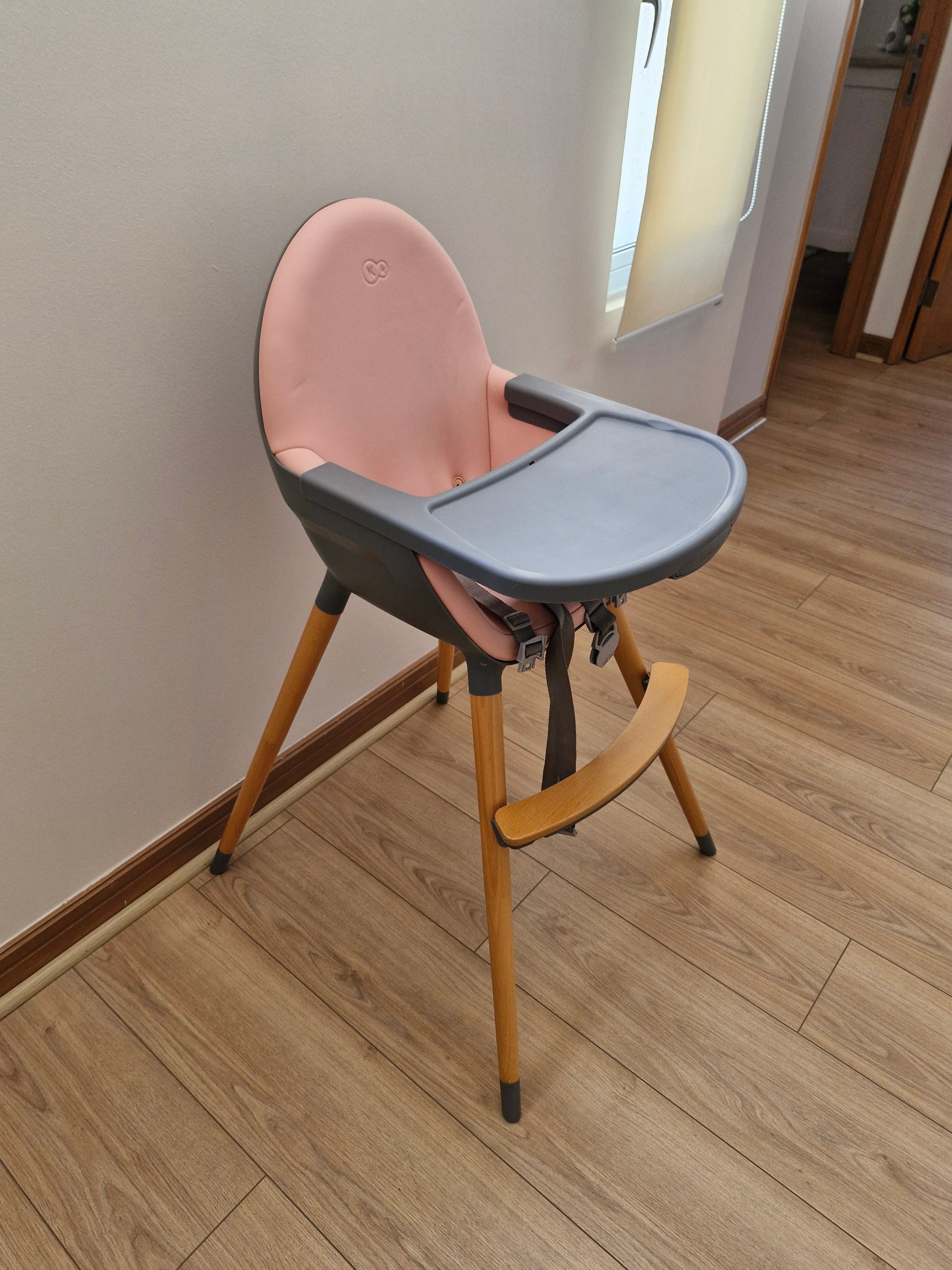 (#PG4226) Silla para comer 2 en 1 modelo Fini rosado. Marca Kinderkraft