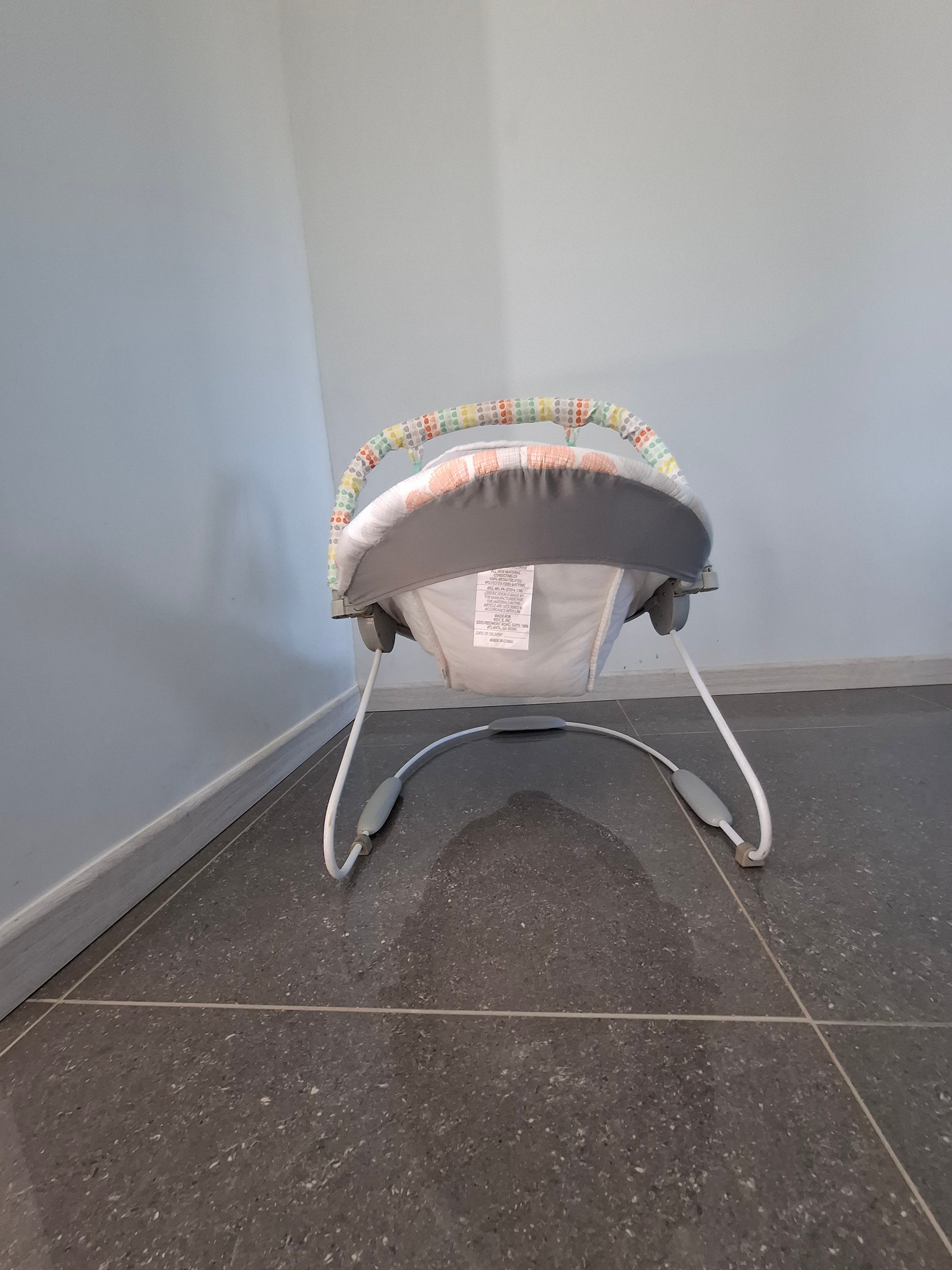 (#PG4219) Silla nido mecedora modelo Whimsical Wild. Marca Bright Starts