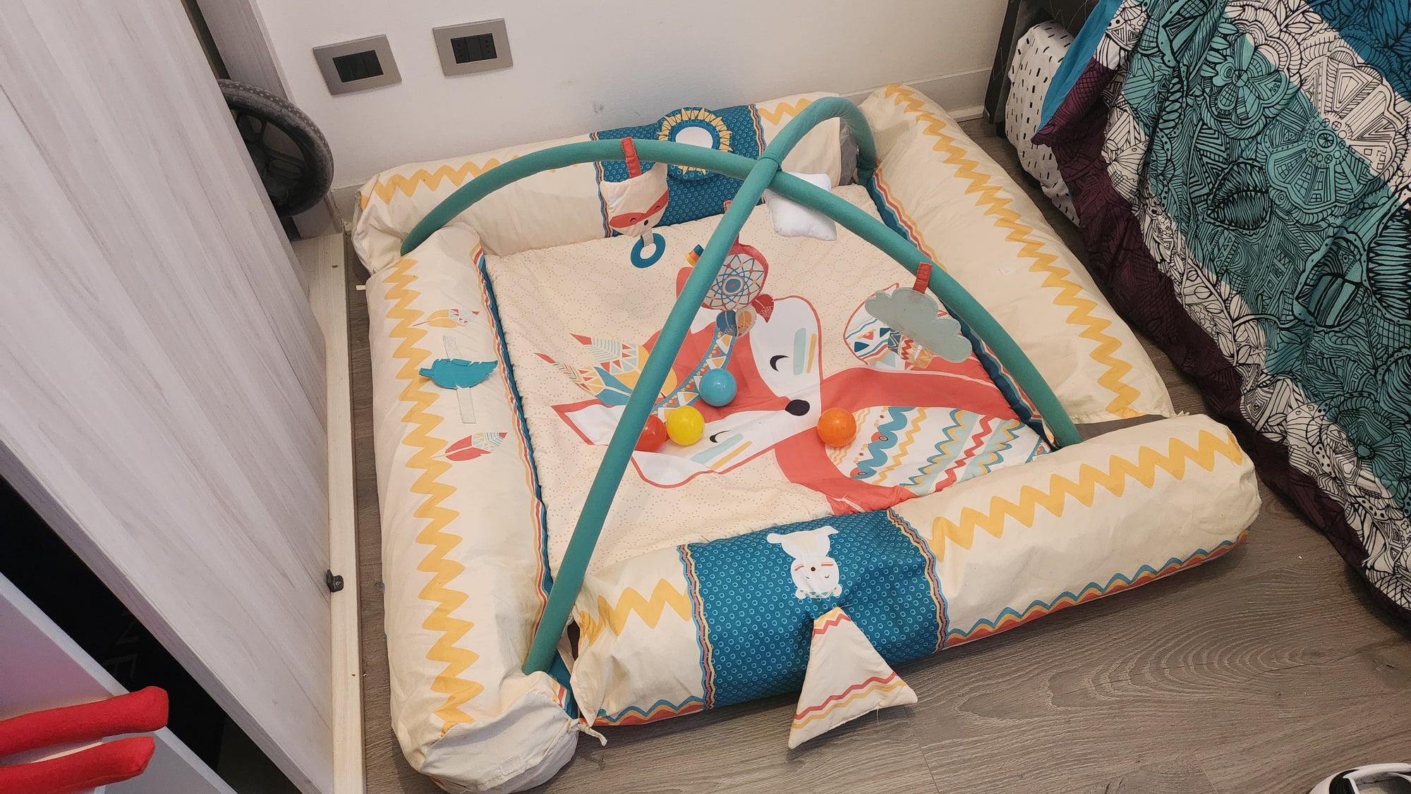 (#PG4251) Alfombra de juego y gimnasio + Cojín estimulación. Marca Ludi