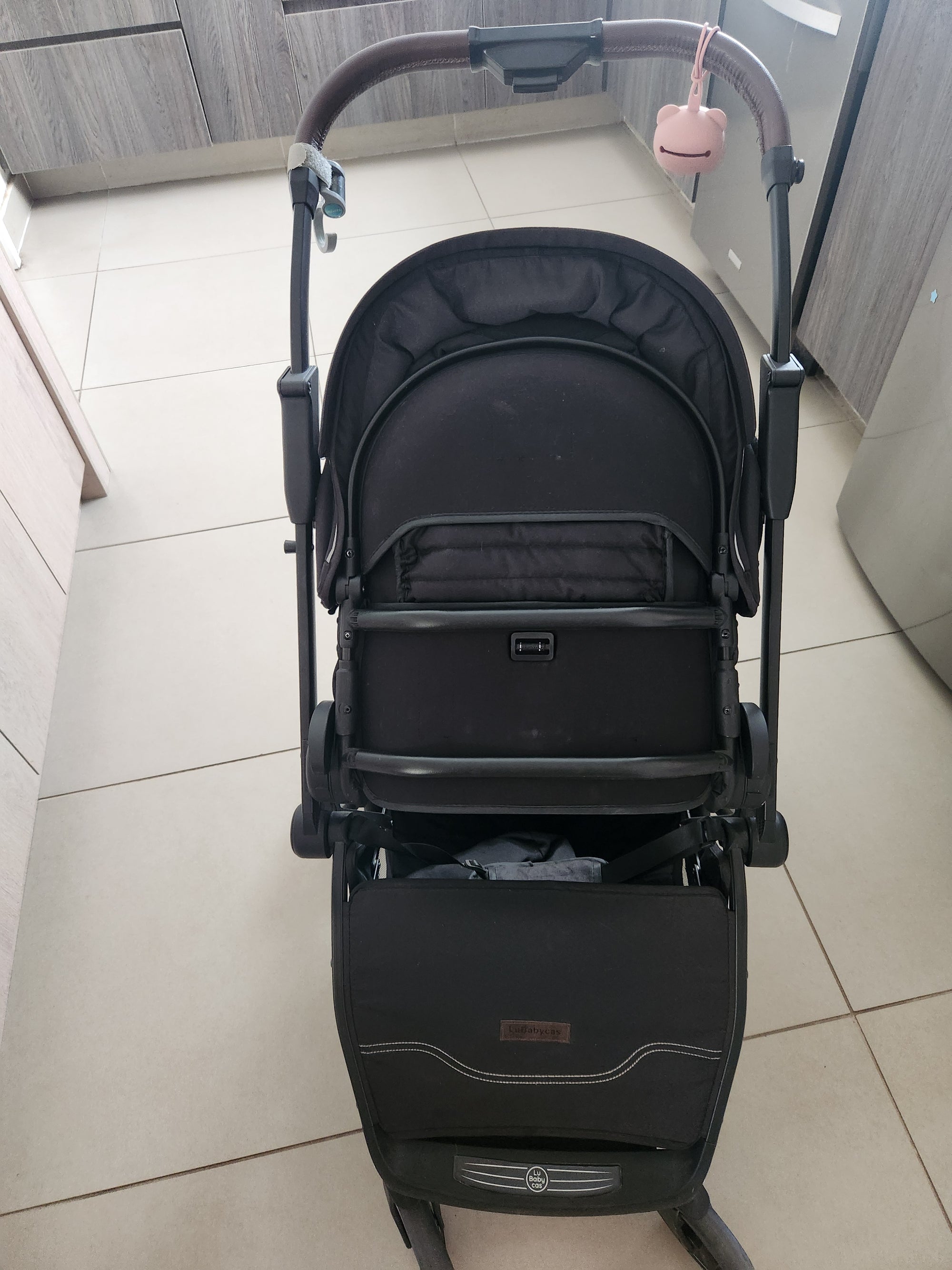 (#PG4269) Coche de paseo modelo Apego. Marca Lubabycas