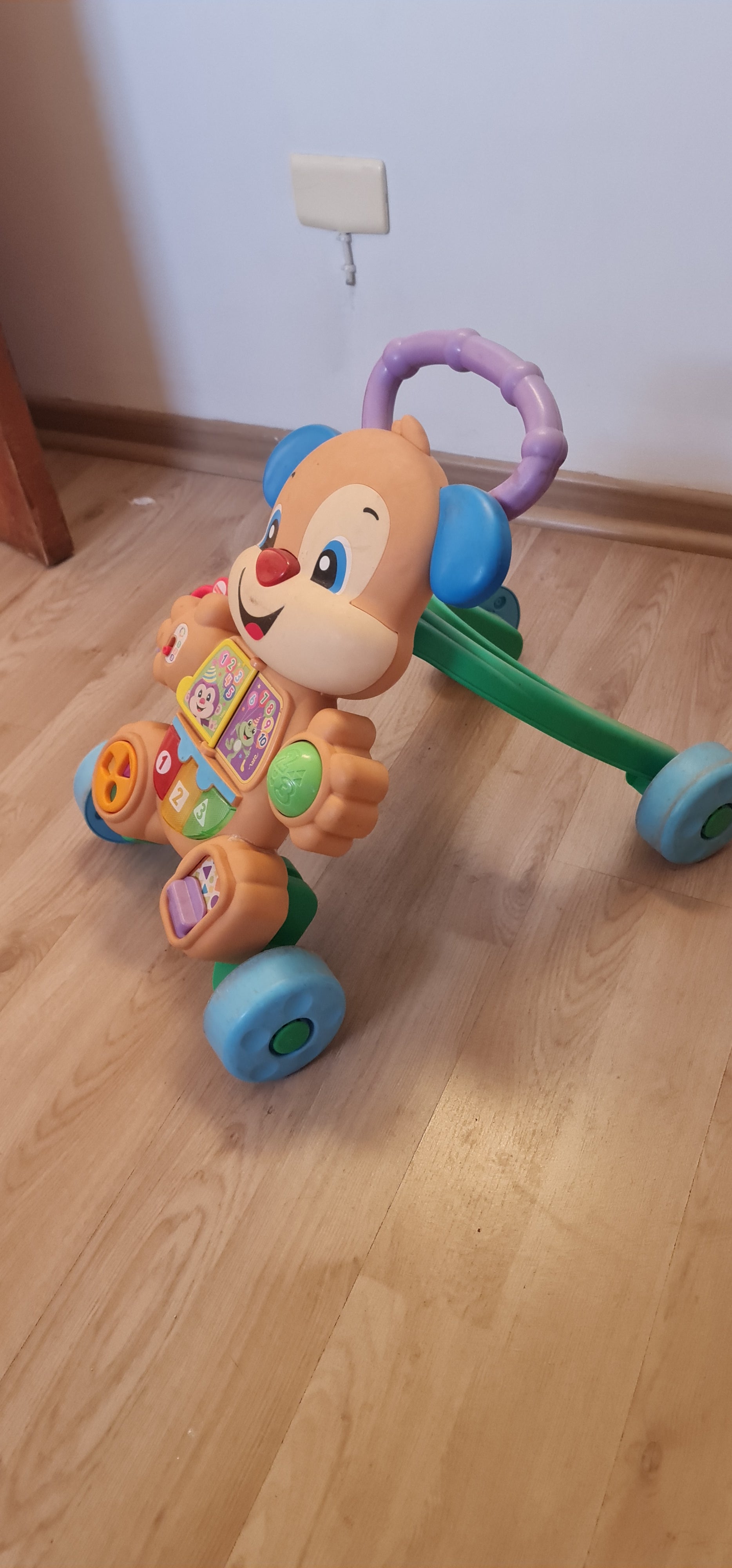 (#PG4703) Centro de actividades con luces y sonidos. Marca Winfun