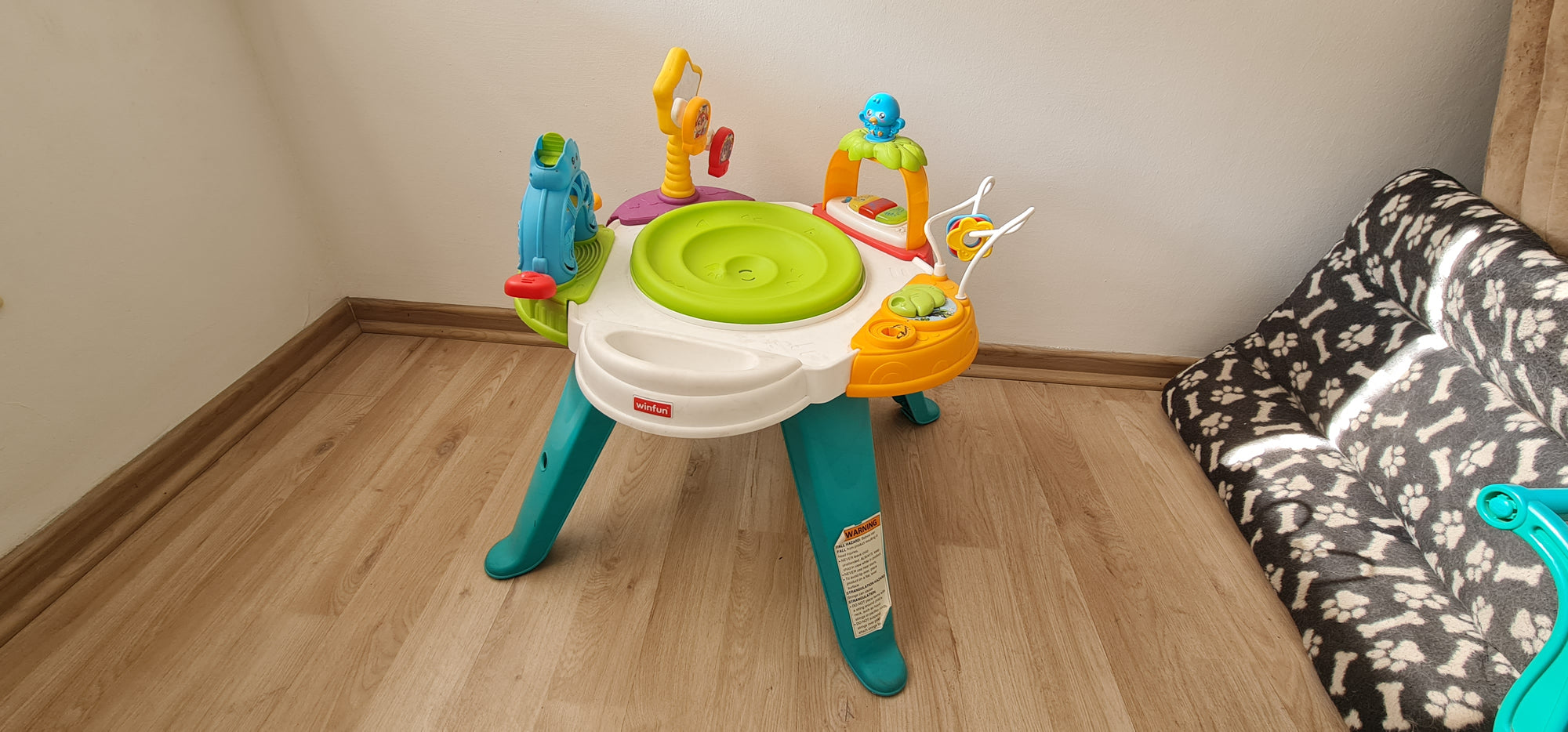 (#PG4703) Centro de actividades con luces y sonidos. Marca Winfun