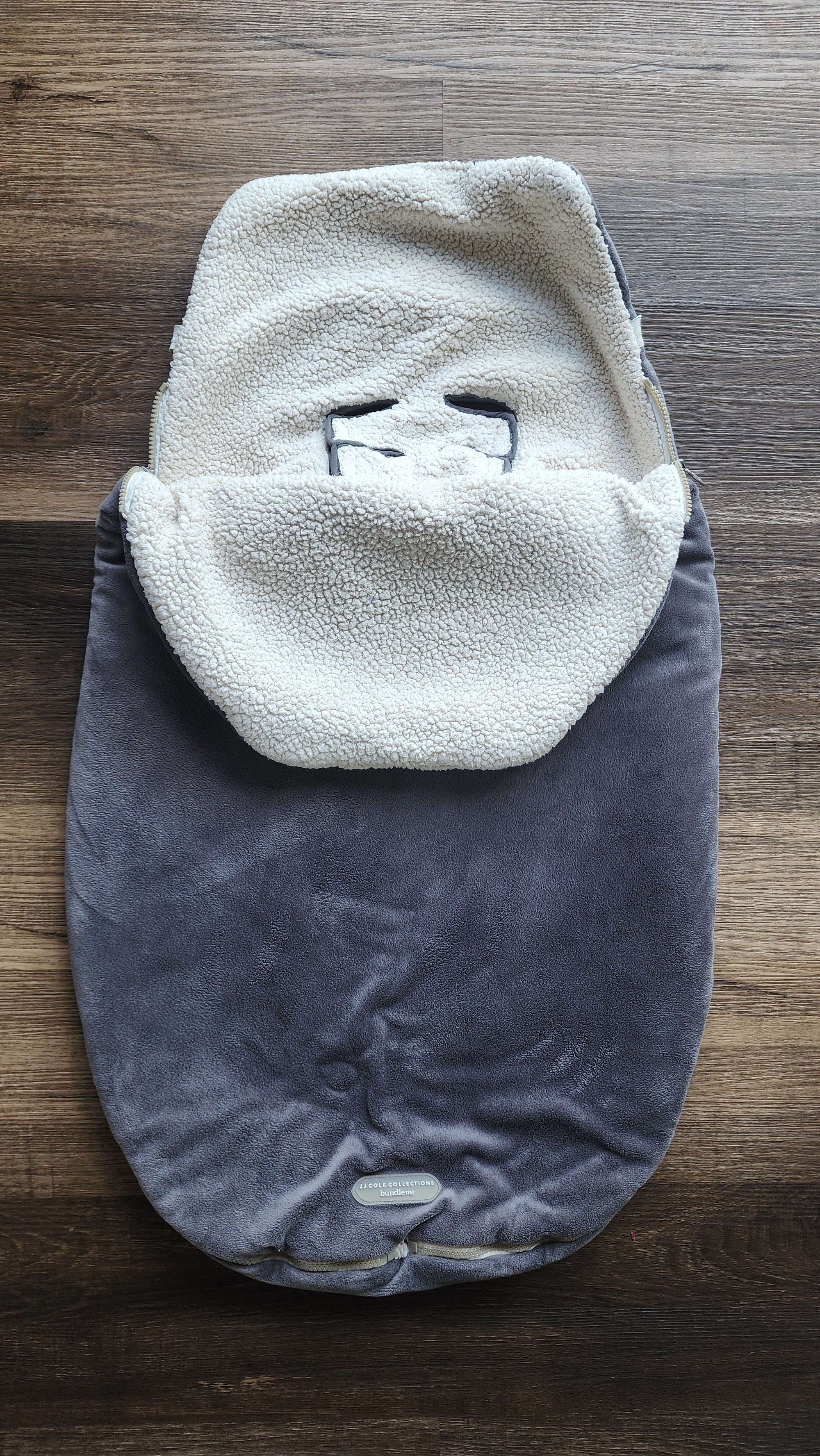 (#PG4858) Saquito para coche modelo Toodler. Marca JJ Cole