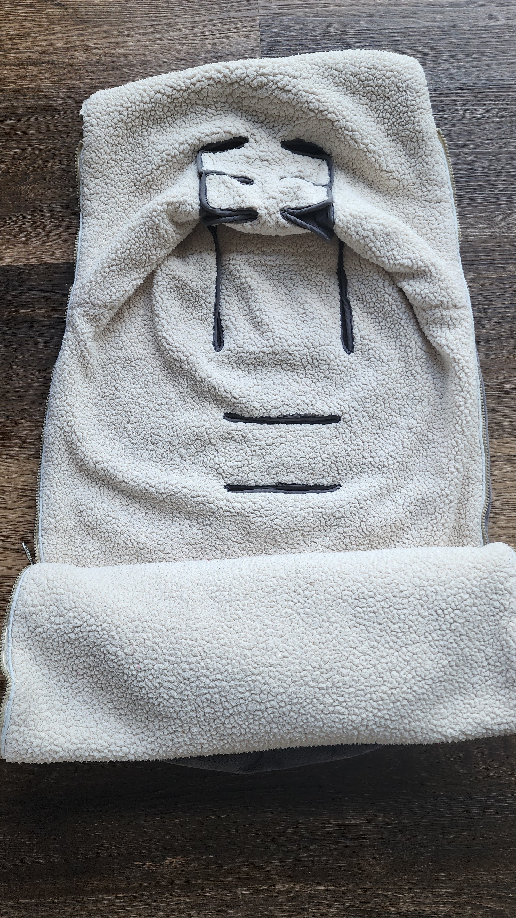 (#PG4858) Saquito para coche modelo Toodler. Marca JJ Cole