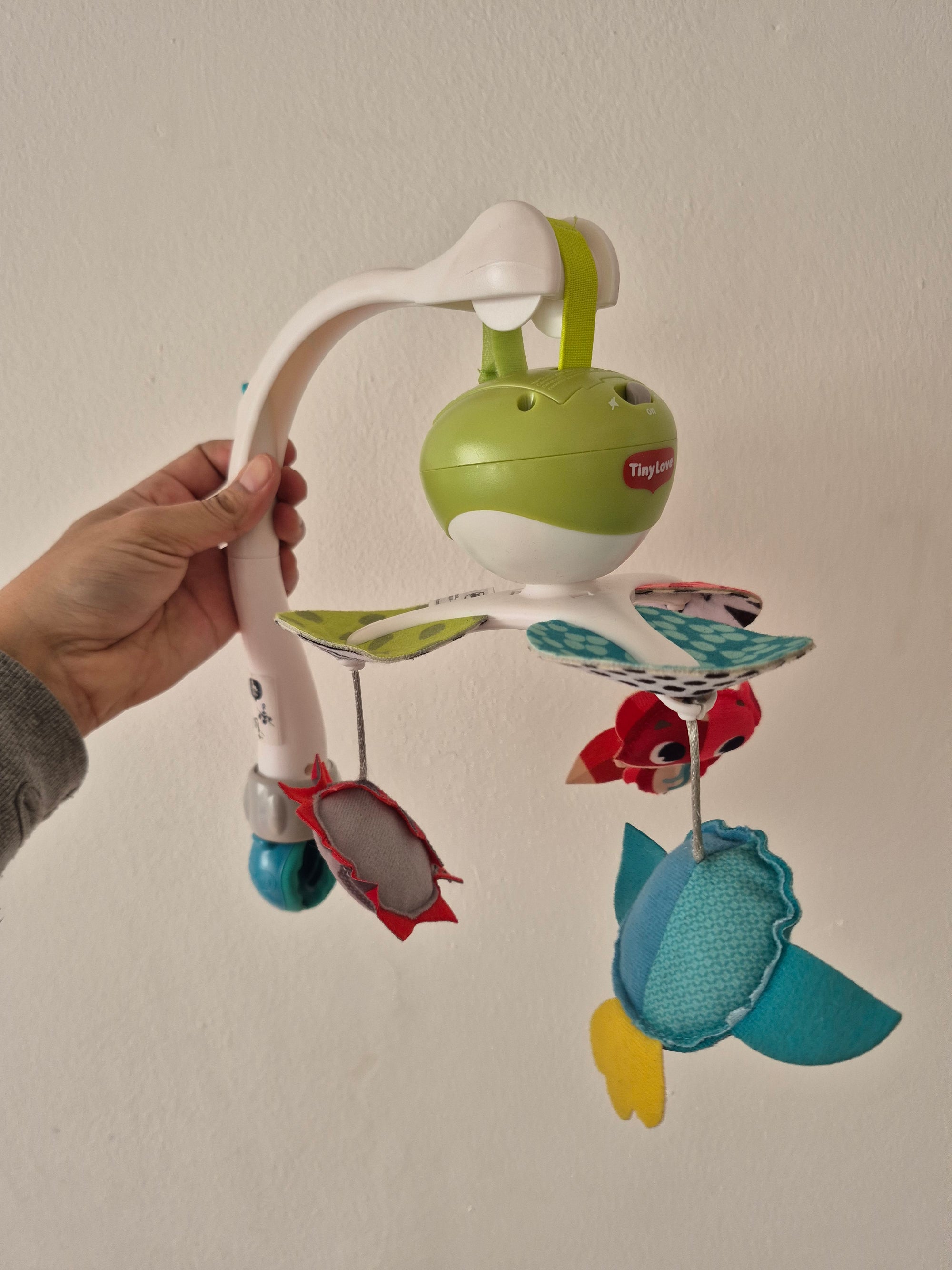 (#PG5149) Móvil modelo Take Along Meadow Days. Marca Tiny Love