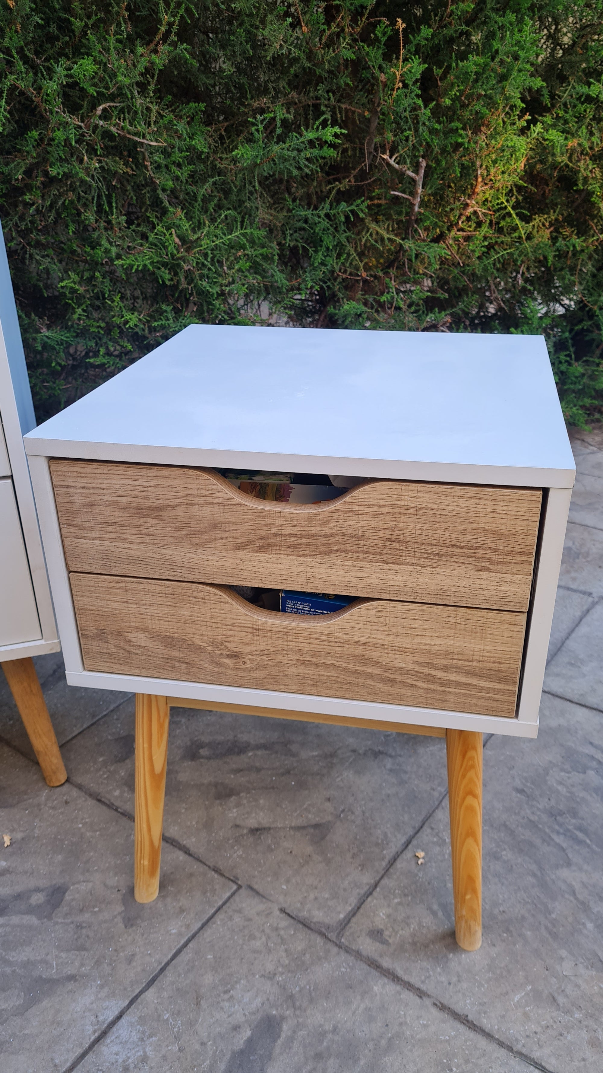 (#PG5137) Cómoda modelo Oslo de 4 cajones + Dos veladores de 2 cajones modelo Florencia. Marca M+Design y Tvilum