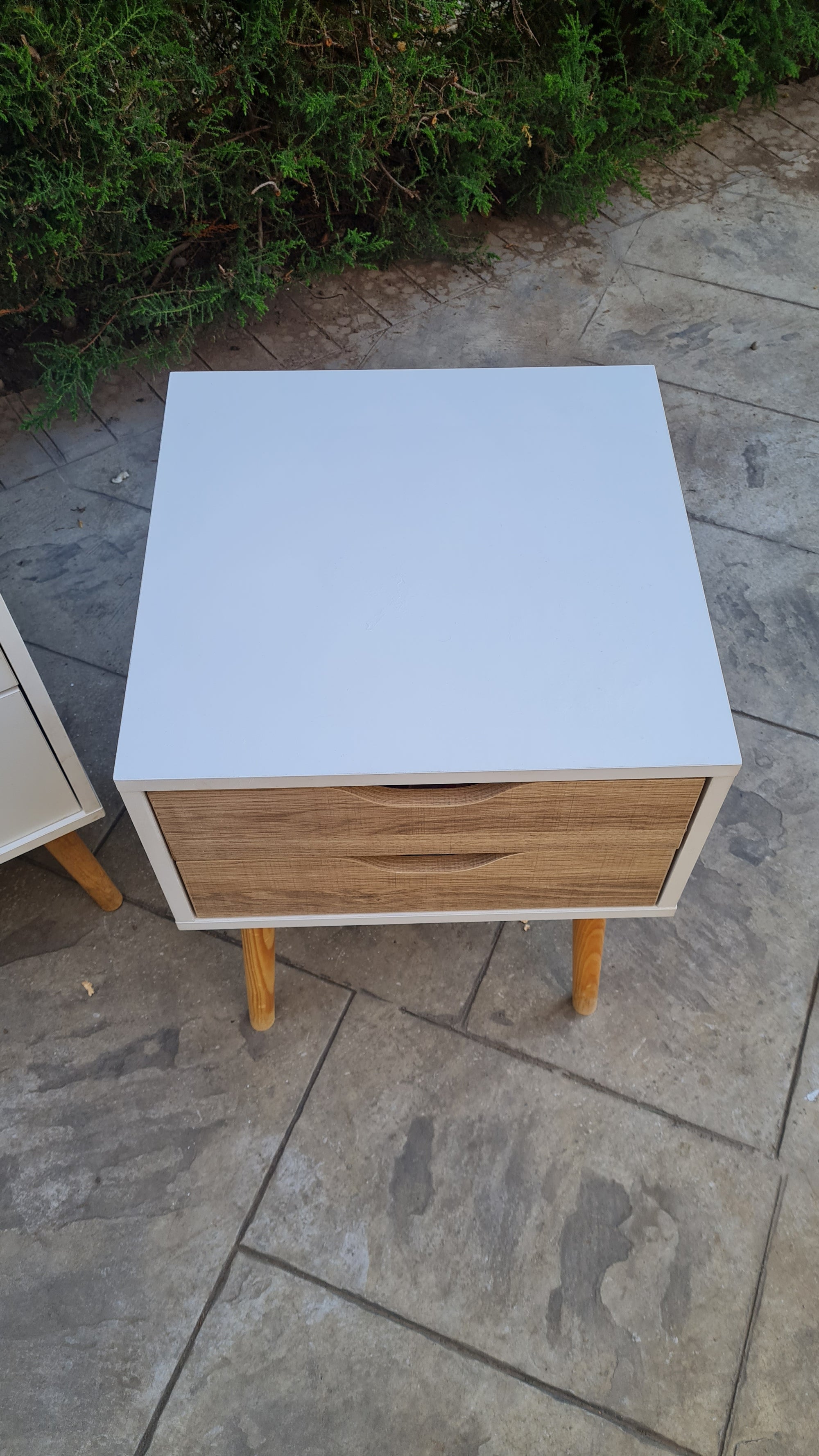 (#PG5137) Cómoda modelo Oslo de 4 cajones + Dos veladores de 2 cajones modelo Florencia. Marca M+Design y Tvilum