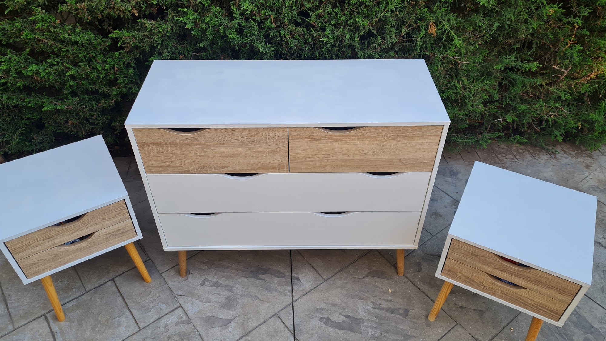 (#PG5137) Cómoda modelo Oslo de 4 cajones + Dos veladores de 2 cajones modelo Florencia. Marca M+Design y Tvilum