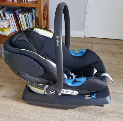 (#PG5446) Silla nido de auto modelo Aton G + Base. Marca Cybex