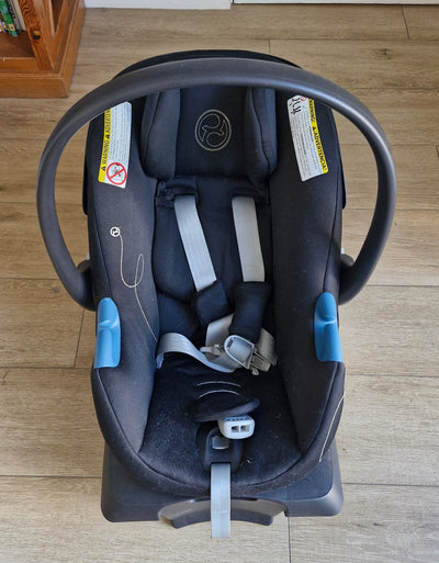 (#PG5446) Silla nido de auto modelo Aton G + Base. Marca Cybex