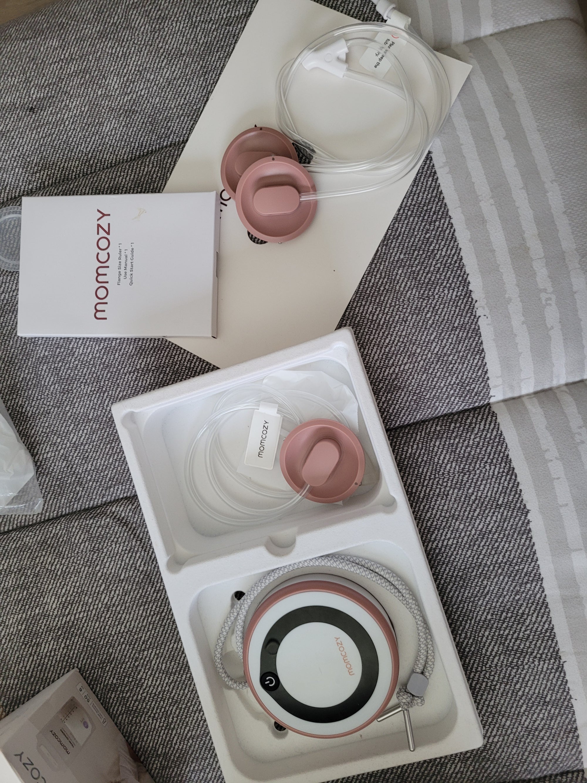 Extractor de leche eléctrico doble portátil, modelo V1 pro. Marca Momcozy (#PG5562)