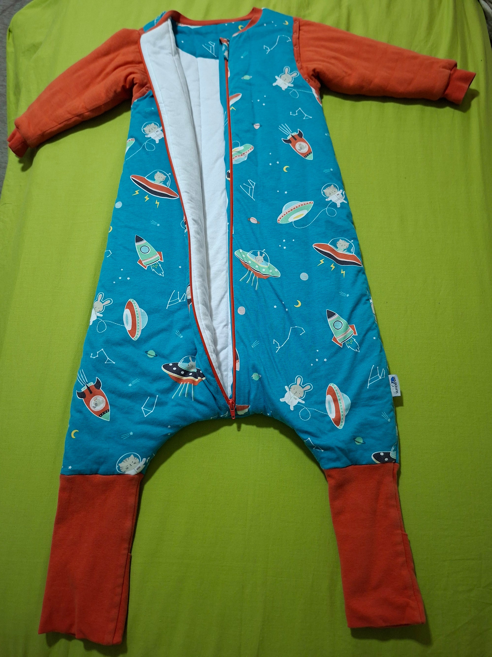 Saquito de dormir. 3.5 TOG, diseño universo. Marca Slumbersac (#PG5640)