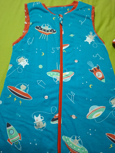 Saquito de dormir. 3.5 TOG, diseño universo. Marca Slumbersac (#PG5640)