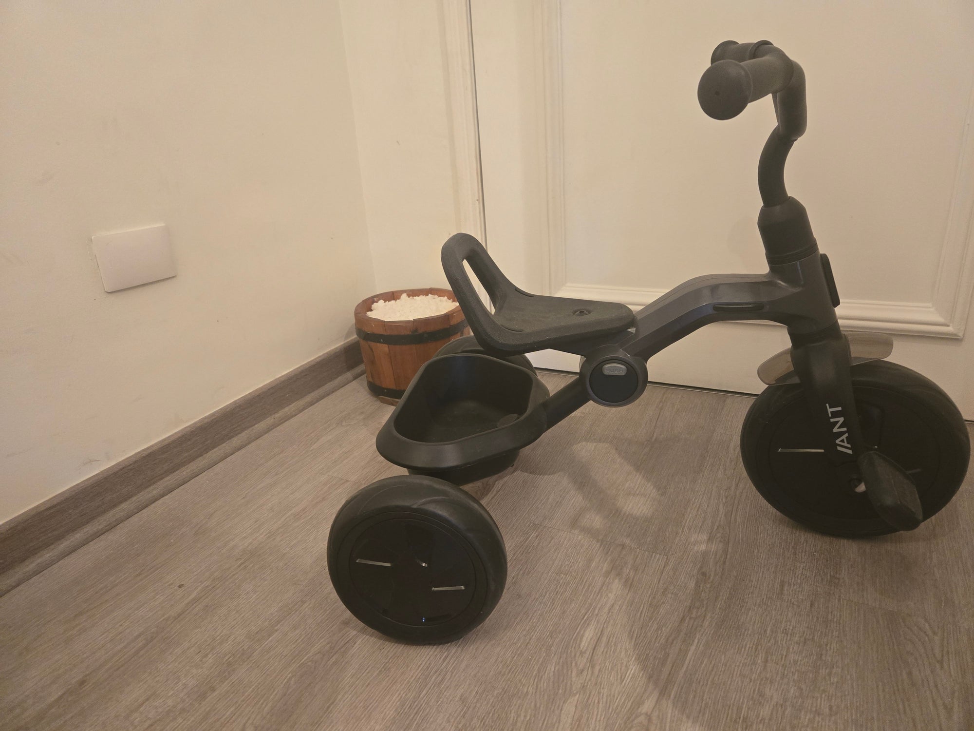 Triciclo, modelo ANT. Marca Qplay (#PG5650)