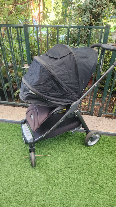 Coche negro. Marca Mamas y Papas (#PG5738)