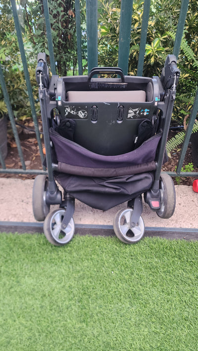 Coche negro. Marca Mamas y Papas (#PG5738)