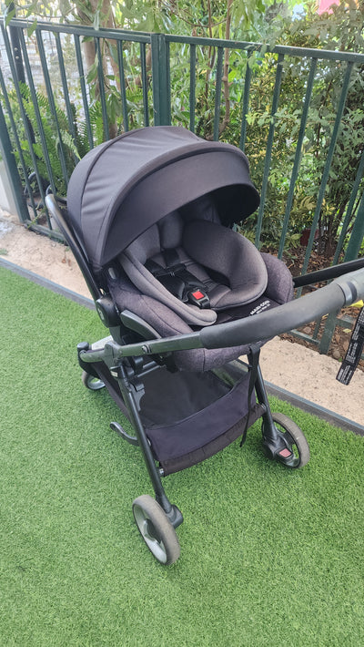 Coche negro. Marca Mamas y Papas (#PG5738)