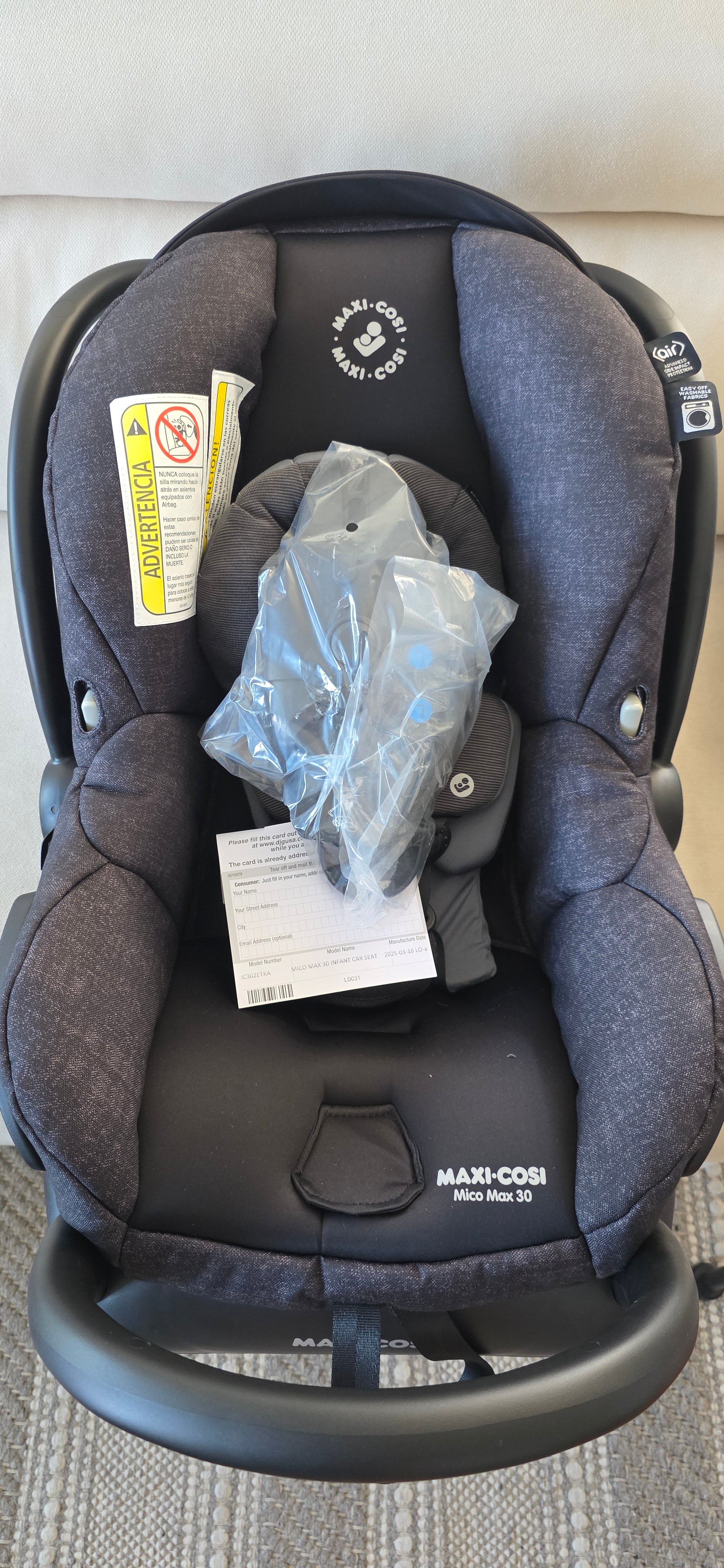 Silla de auto Mico Max 30, modelo negro. Marca Maxi Cosi (#PG5688)