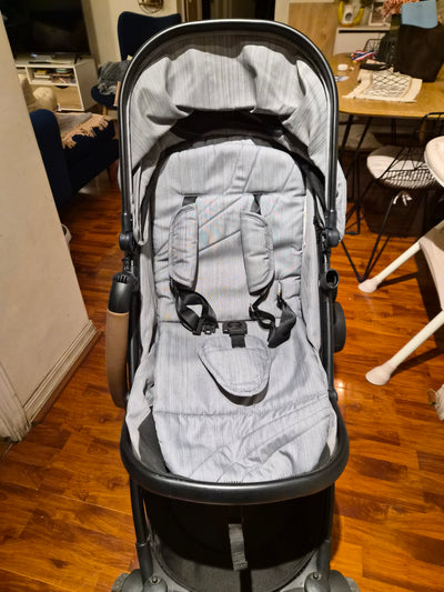 Coche Deluxe V2 gris. Marca Carestino (#PG5758)