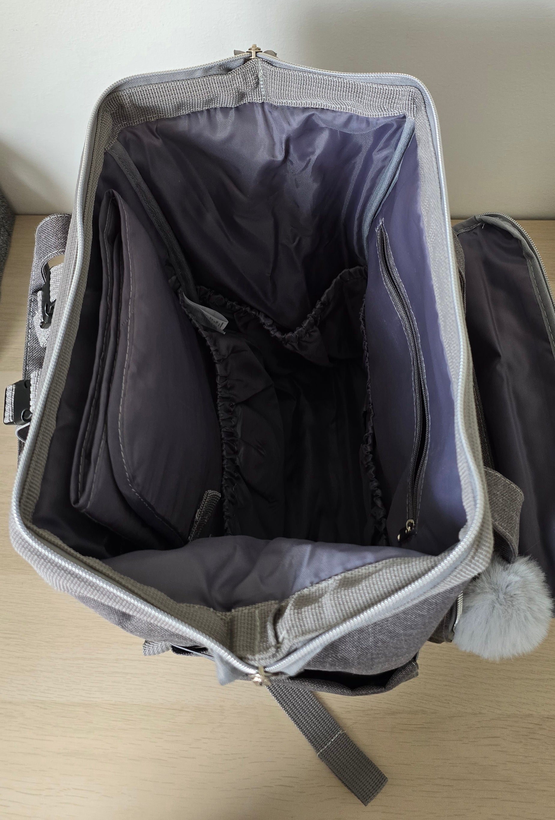 Mochila maternal modelo Open Gris. Marca Infanti (#PG5850)