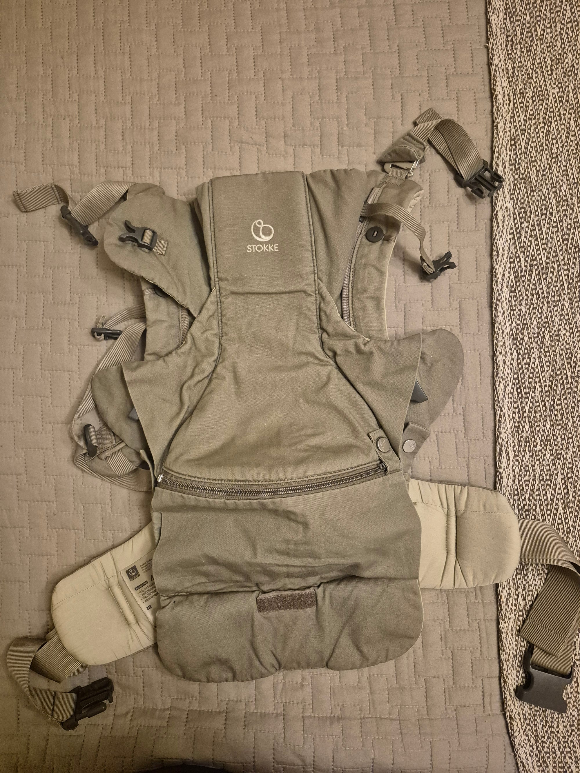 Mochila de porteo modelo My Carrier (front and back). Marca Stokke (#PG5947)