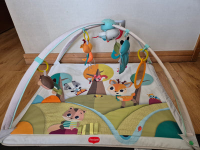 Gimnasio modelo Into The Forest Gymini Deluxe. Marca Tiny Love (#PG5937)