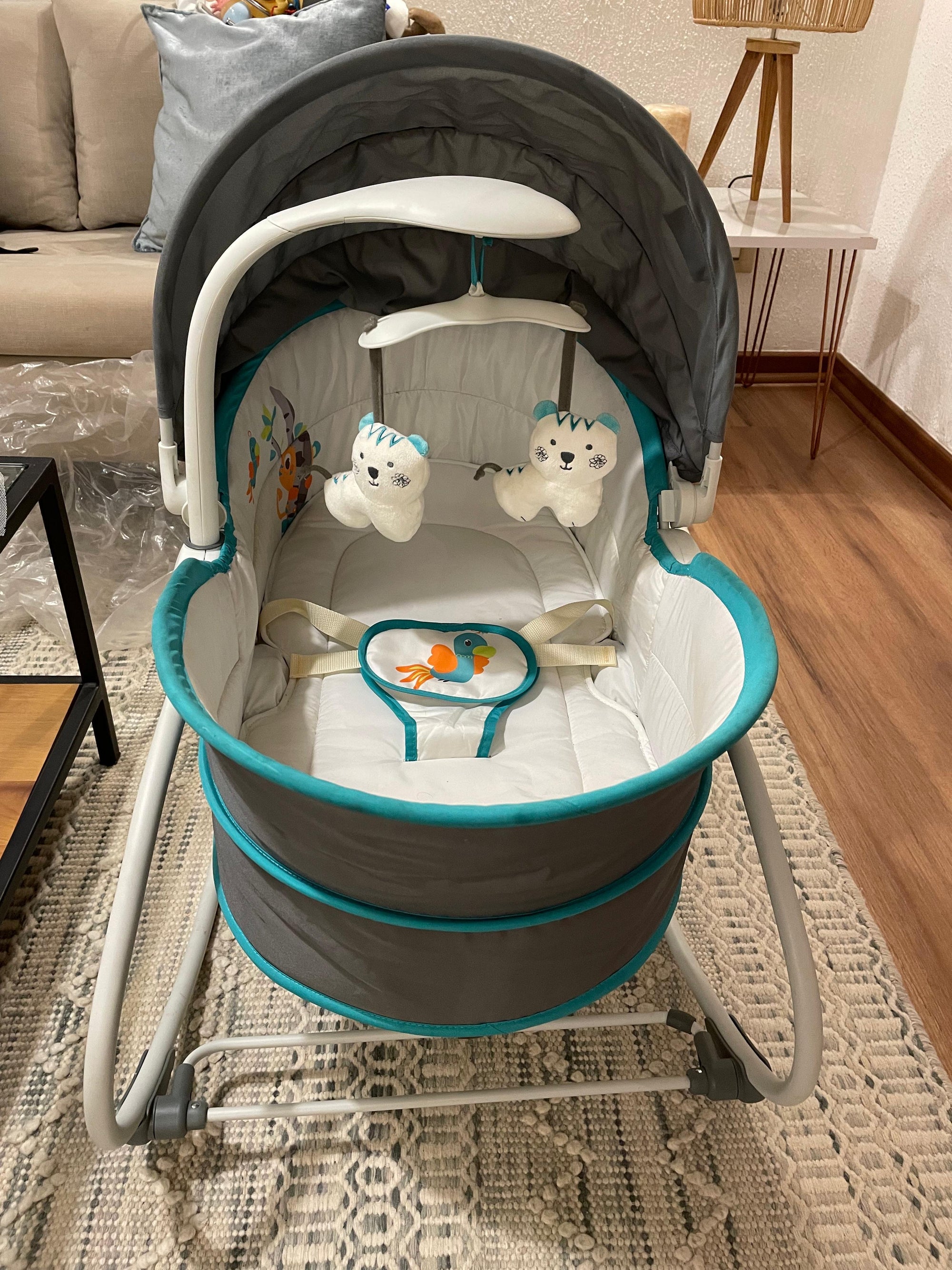 Silla nido mecedora 5 en 1, modelo gris y celeste. Marca Infanti (#PG5664)