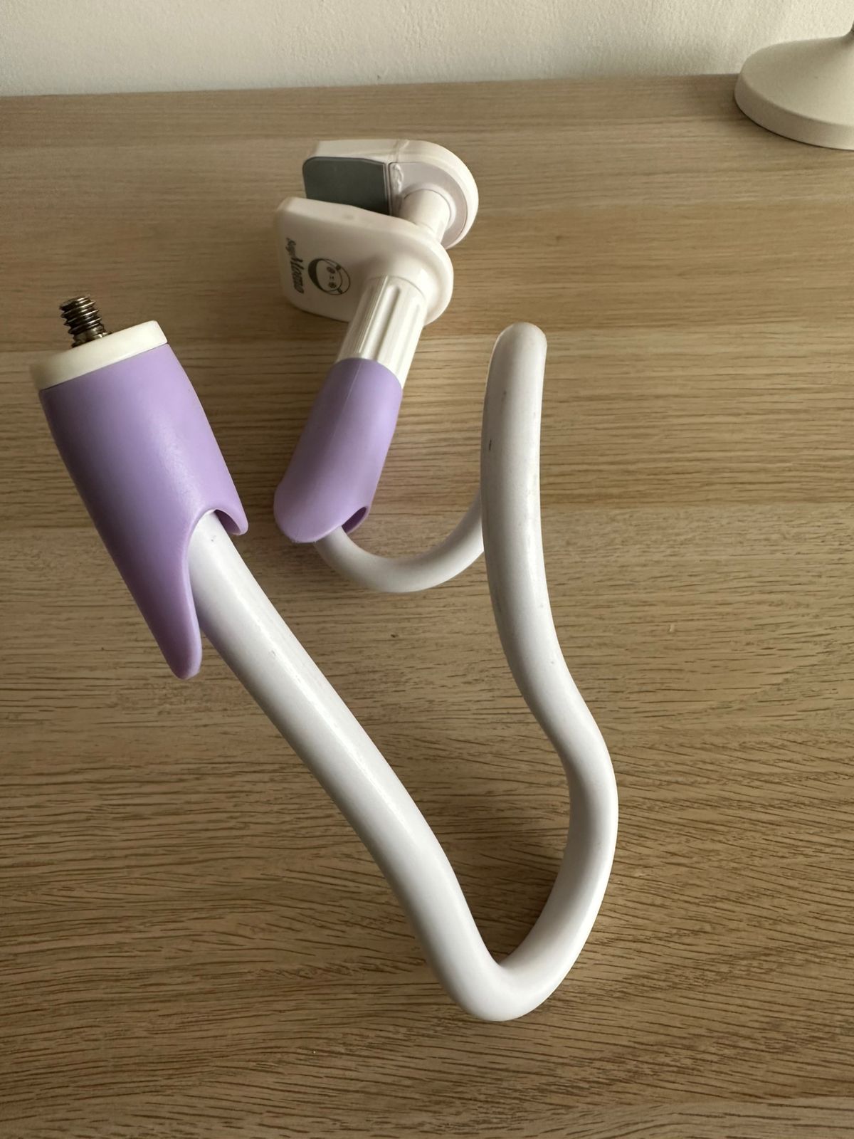 Soporte de cámara para monitor. Marca SoyMomo (#PG5761)