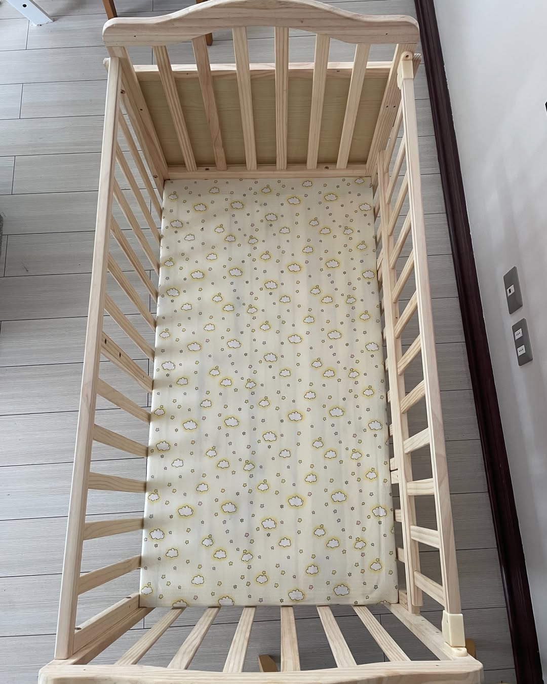 Cuna colecho de madera natural, convertible. Marca Homer Outdoor (#PG5963)