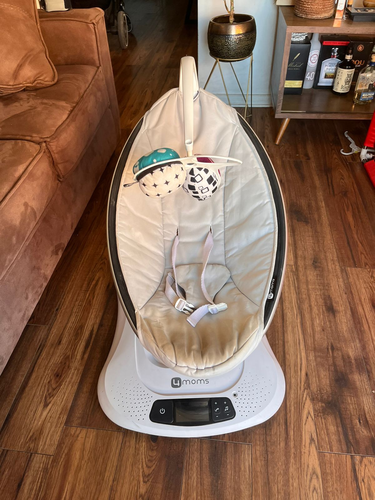 (#PG5276) Silla Mecedora modelo Mamaroo. Marca 4Moms