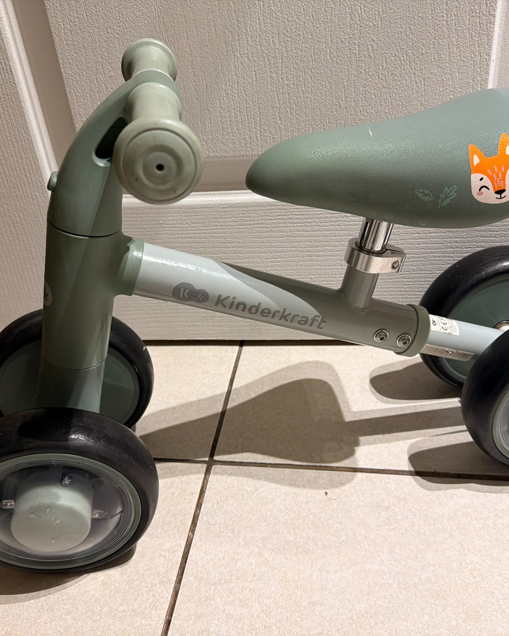 Bicicleta de equilibrio modelo Cutie Flash. Marca Kinderkraft (#PG5969)