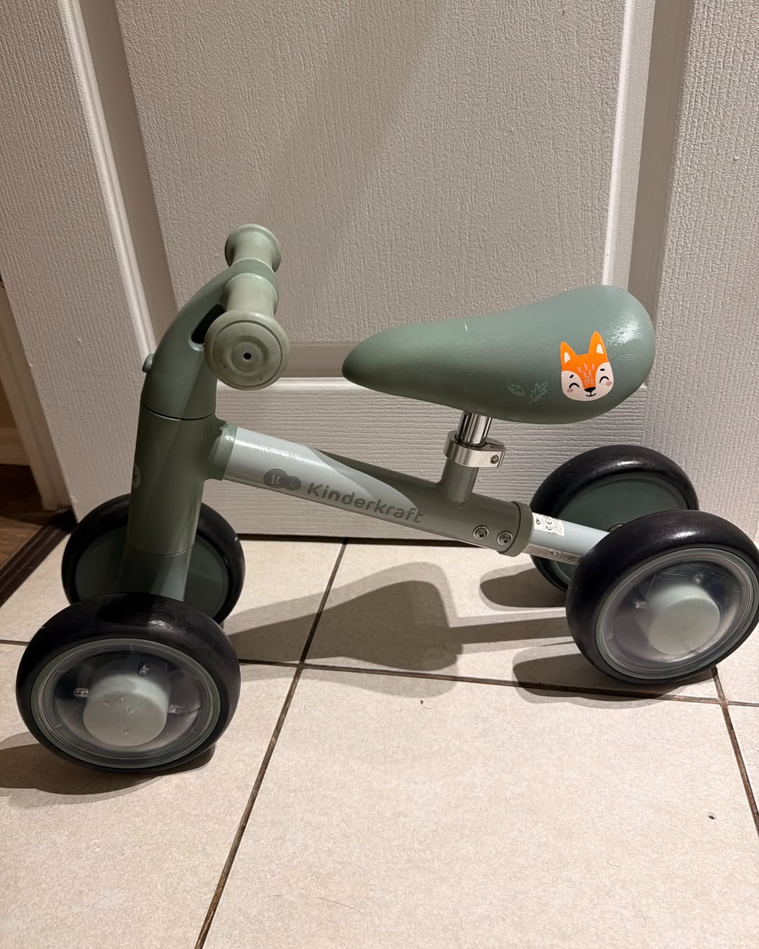 Bicicleta de equilibrio modelo Cutie Flash. Marca Kinderkraft (#PG5969)