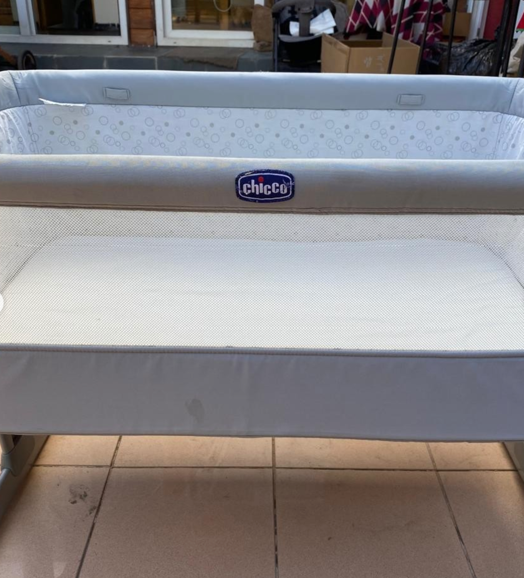 (#PG4196) Cuna colecho modelo Gris. Marca Chicco