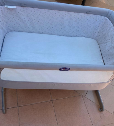 (#PG4196) Cuna colecho modelo Gris. Marca Chicco