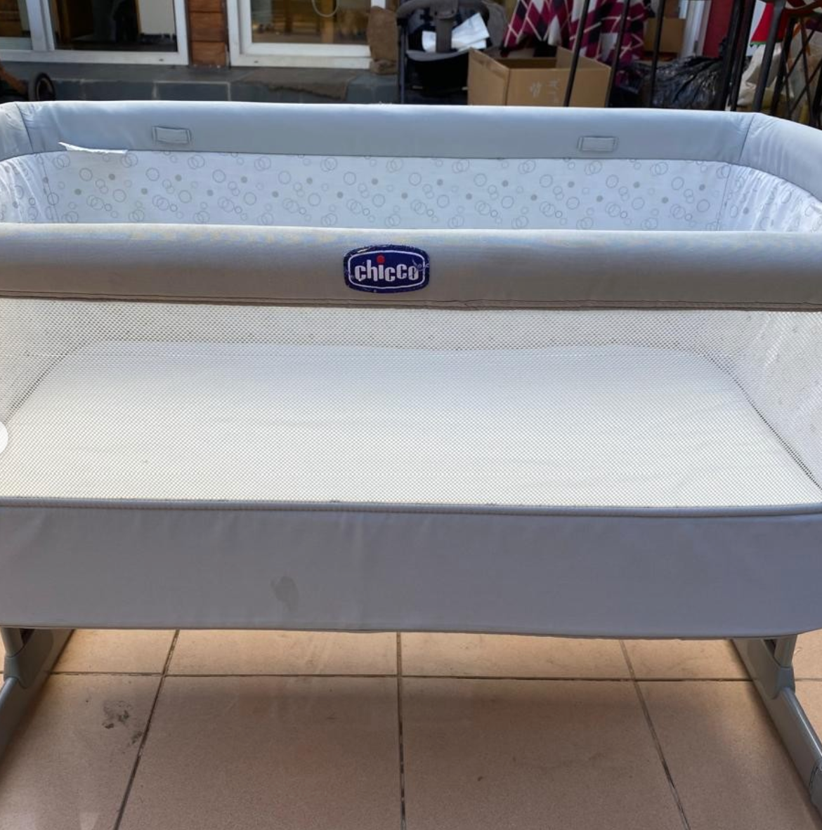 (#PG4196) Cuna colecho modelo Gris. Marca Chicco