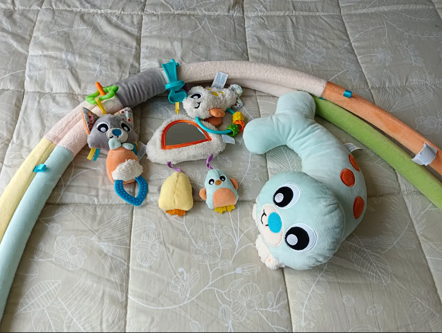 (#PG5214) Gimnasio modelo Acurrúcame Pingüino. Marca Playgro