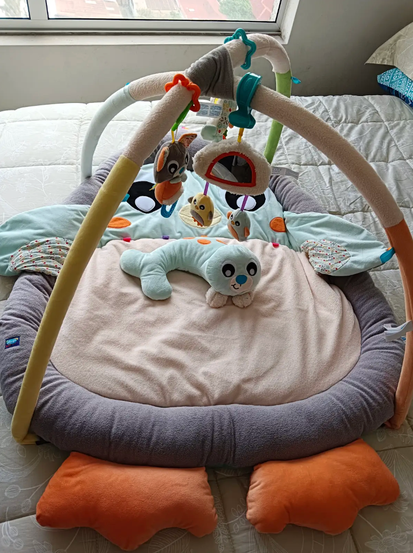 (#PG5214) Gimnasio modelo Acurrúcame Pingüino. Marca Playgro