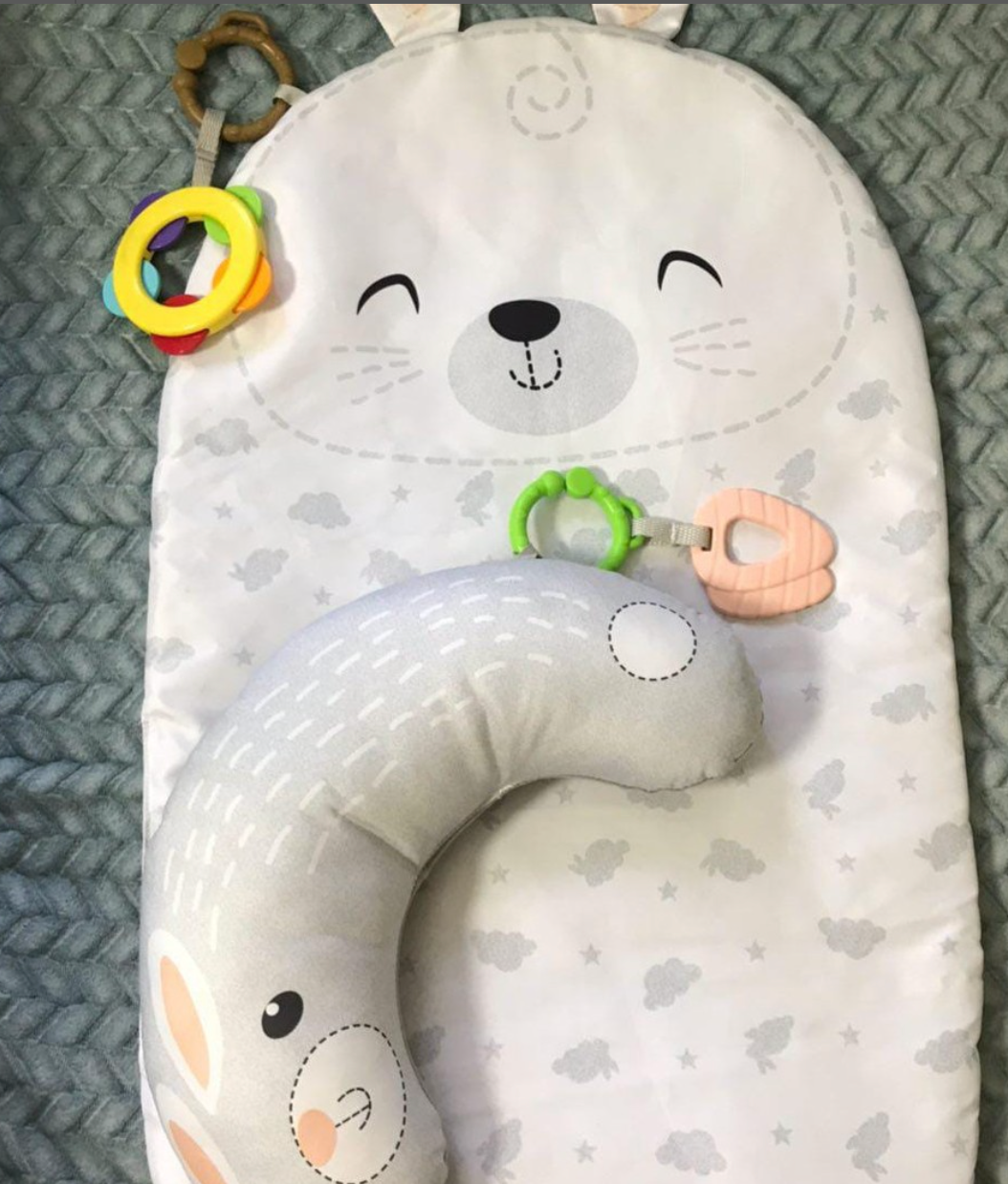 (#PG2621) Saquito de gato + Saquito de oso + Alfombra de conejo. Marca Pillin, Shein y Yahao Toys