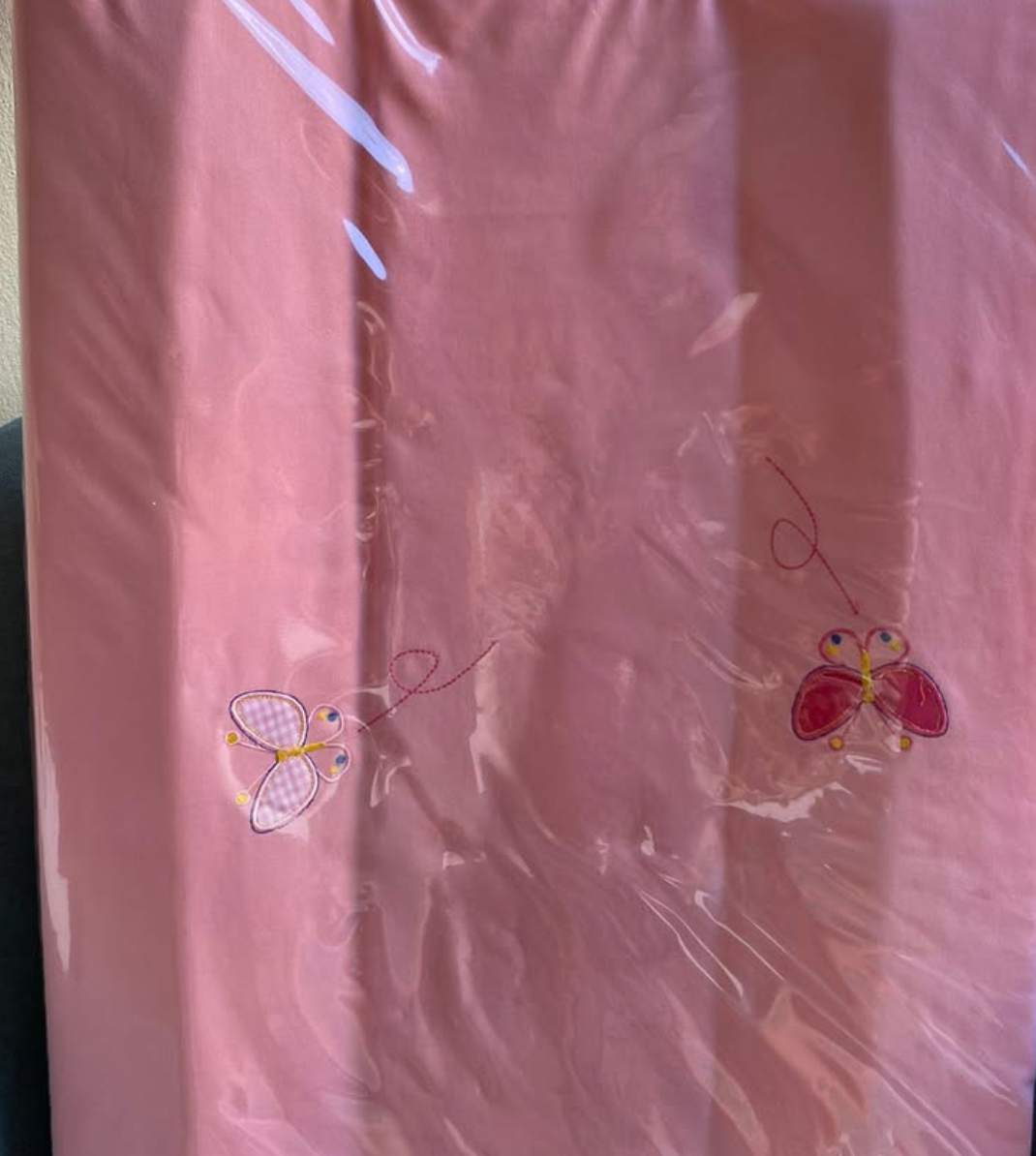 (#PG2603) Mudador bajo bordado mariposa. Marca Bee Bee