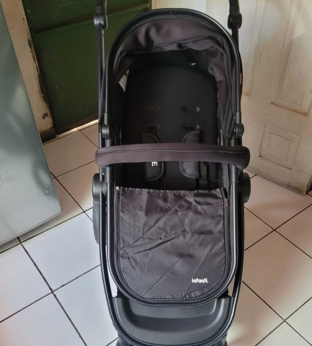 (#PG2645) Coche travel system vibe black. Marca Infanti
