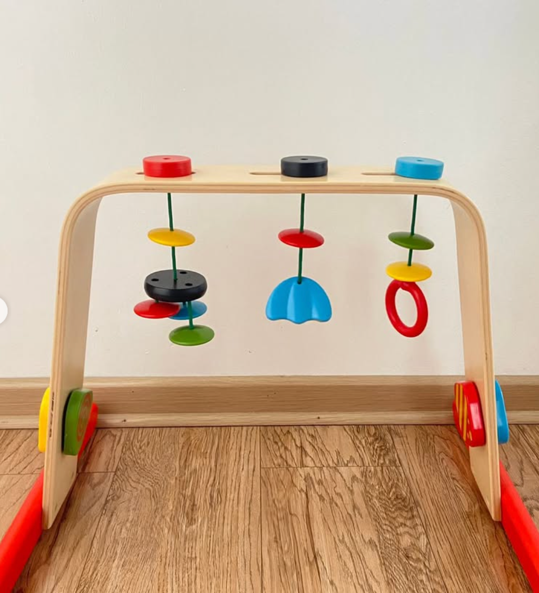 (#PG2663) Gimnasio de madera modelo Leka. Marca Ikea