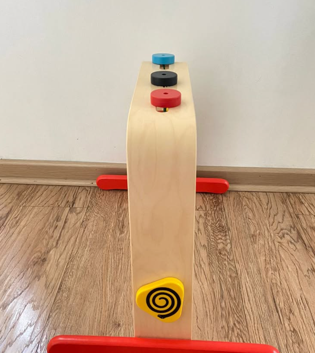 (#PG2663) Gimnasio de madera modelo Leka. Marca Ikea