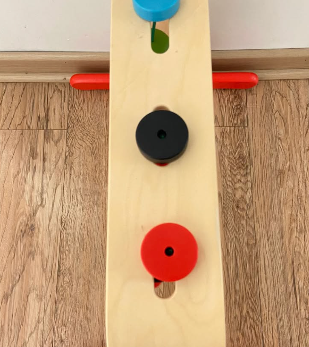 (#PG2663) Gimnasio de madera modelo Leka. Marca Ikea