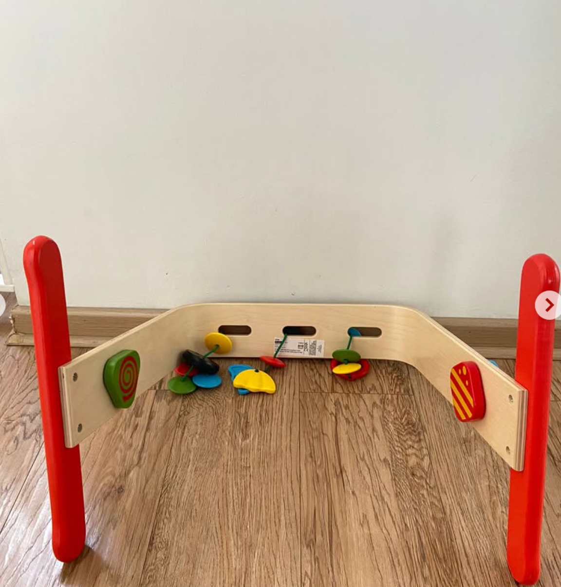 (#PG2663) Gimnasio de madera modelo Leka. Marca Ikea