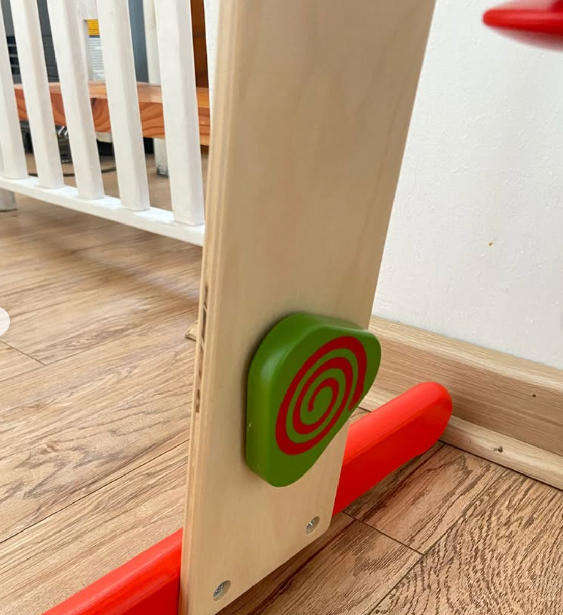 (#PG2663) Gimnasio de madera modelo Leka. Marca Ikea